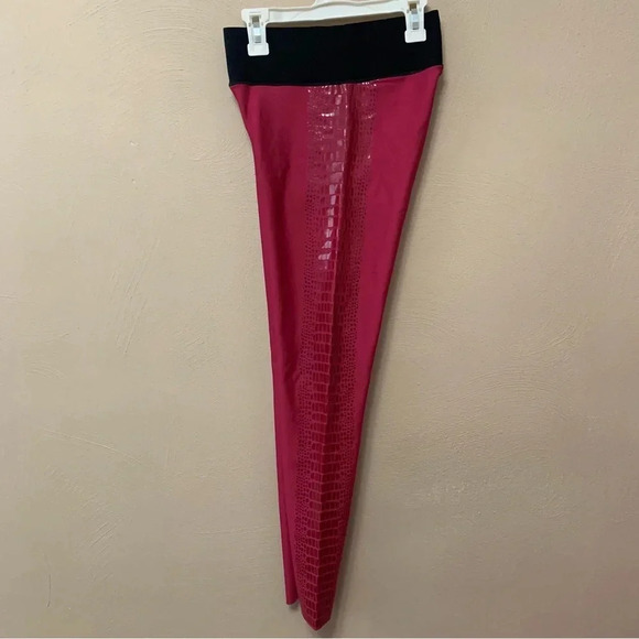 Ultracor Lux Essentials Crocodile Legging in Pink Size Medium - Picture 10 of 15